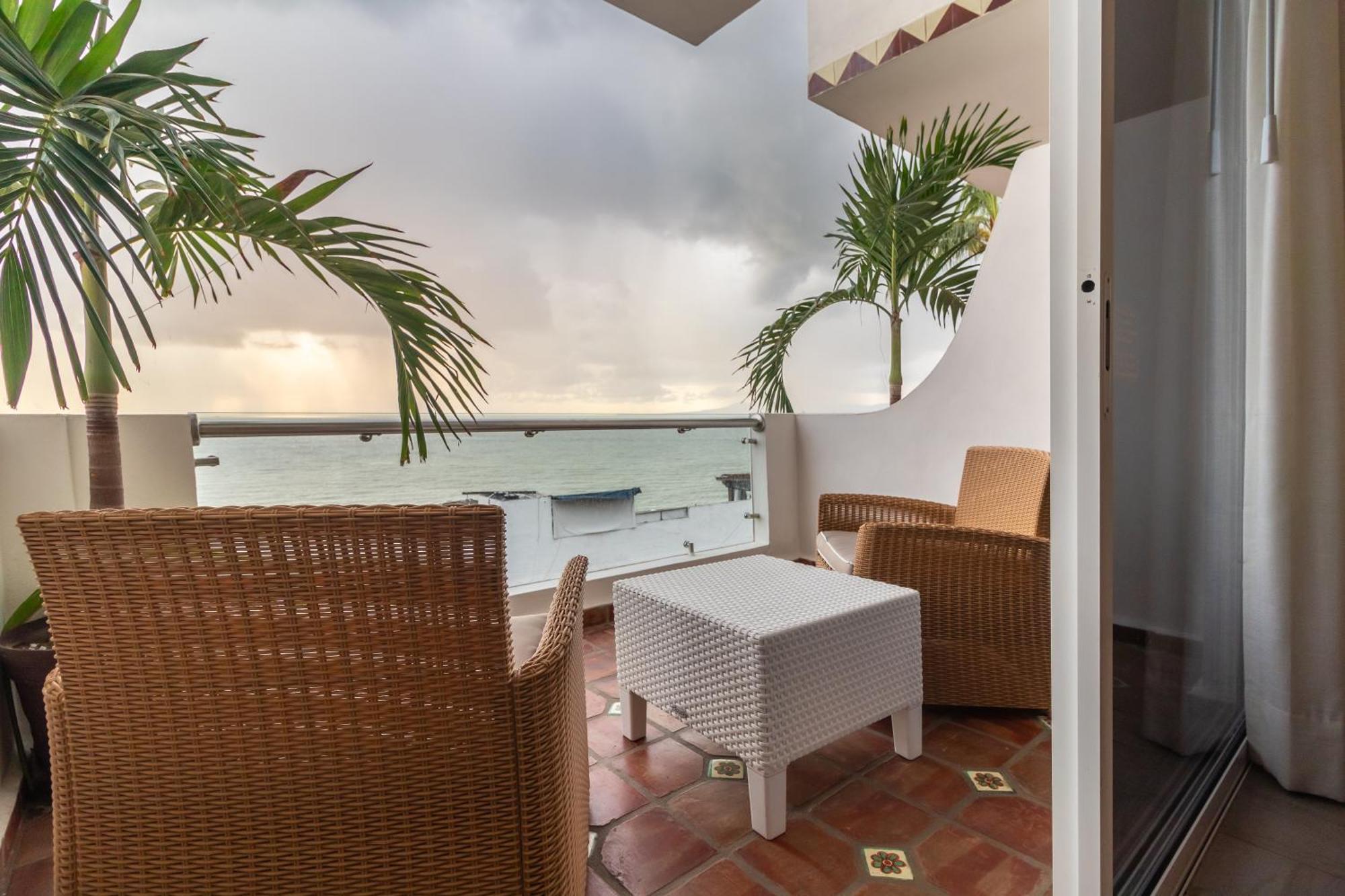 The Paramar Beachfront Boutique Hotel With Breakfast Included - Downtown Malecon ปูแอร์โตบาญาร์ตา ภายนอก รูปภาพ