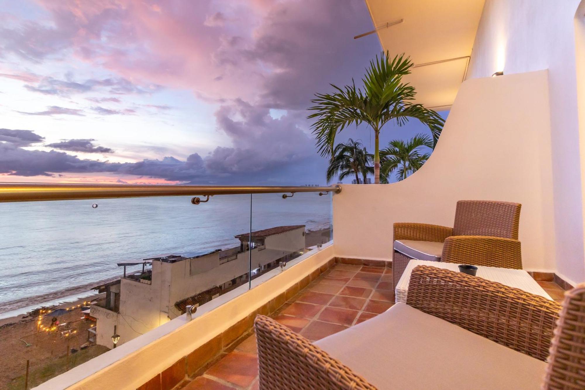 The Paramar Beachfront Boutique Hotel With Breakfast Included - Downtown Malecon ปูแอร์โตบาญาร์ตา ภายนอก รูปภาพ