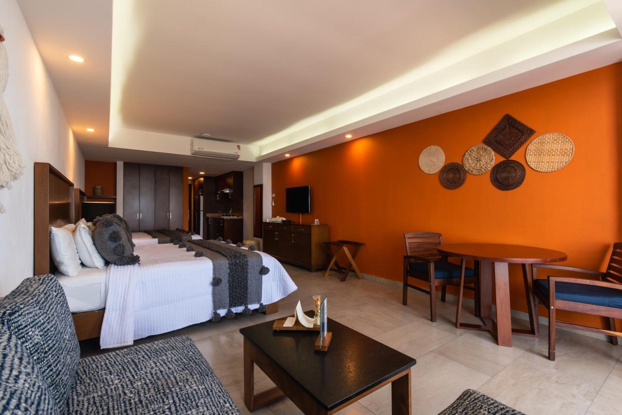 The Paramar Beachfront Boutique Hotel With Breakfast Included - Downtown Malecon ปูแอร์โตบาญาร์ตา ภายนอก รูปภาพ