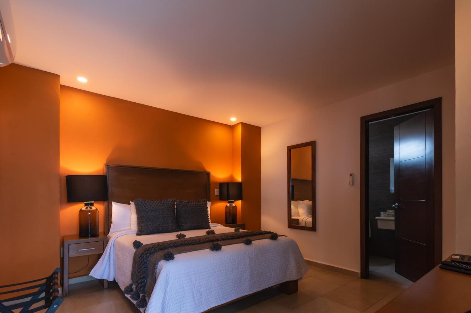The Paramar Beachfront Boutique Hotel With Breakfast Included - Downtown Malecon ปูแอร์โตบาญาร์ตา ภายนอก รูปภาพ