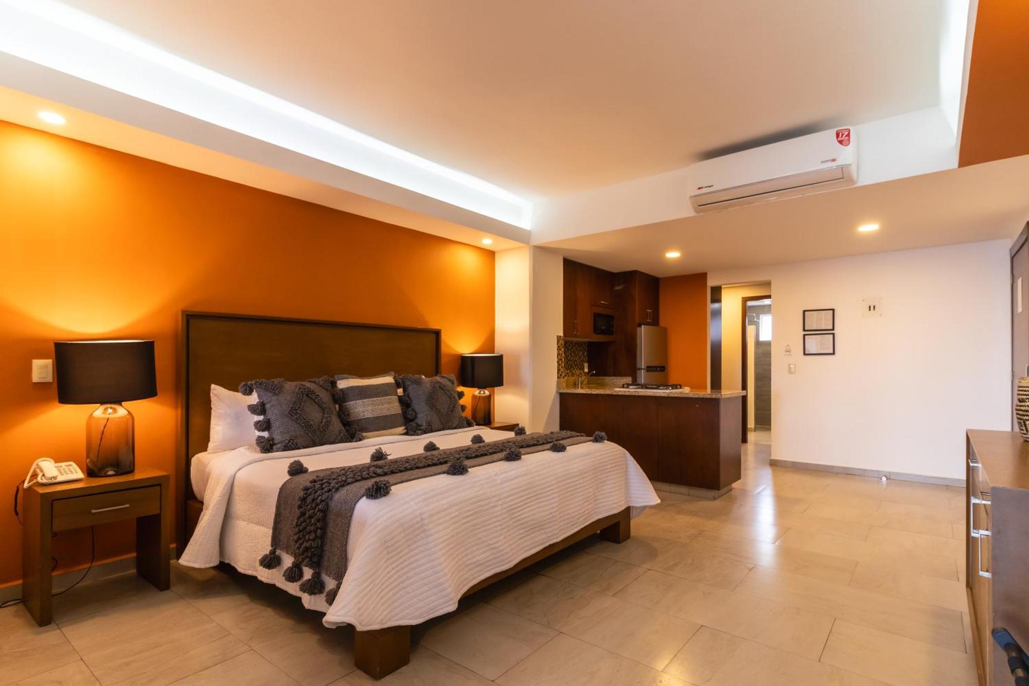 The Paramar Beachfront Boutique Hotel With Breakfast Included - Downtown Malecon ปูแอร์โตบาญาร์ตา ภายนอก รูปภาพ