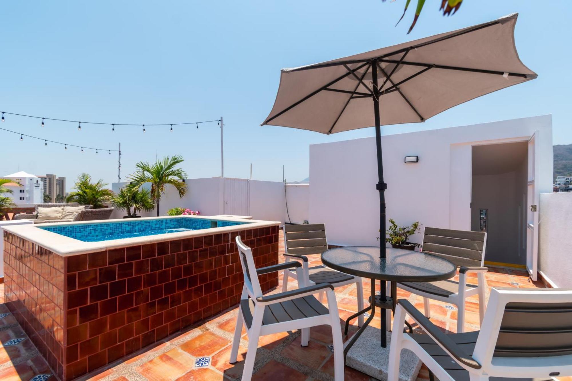 The Paramar Beachfront Boutique Hotel With Breakfast Included - Downtown Malecon ปูแอร์โตบาญาร์ตา ภายนอก รูปภาพ