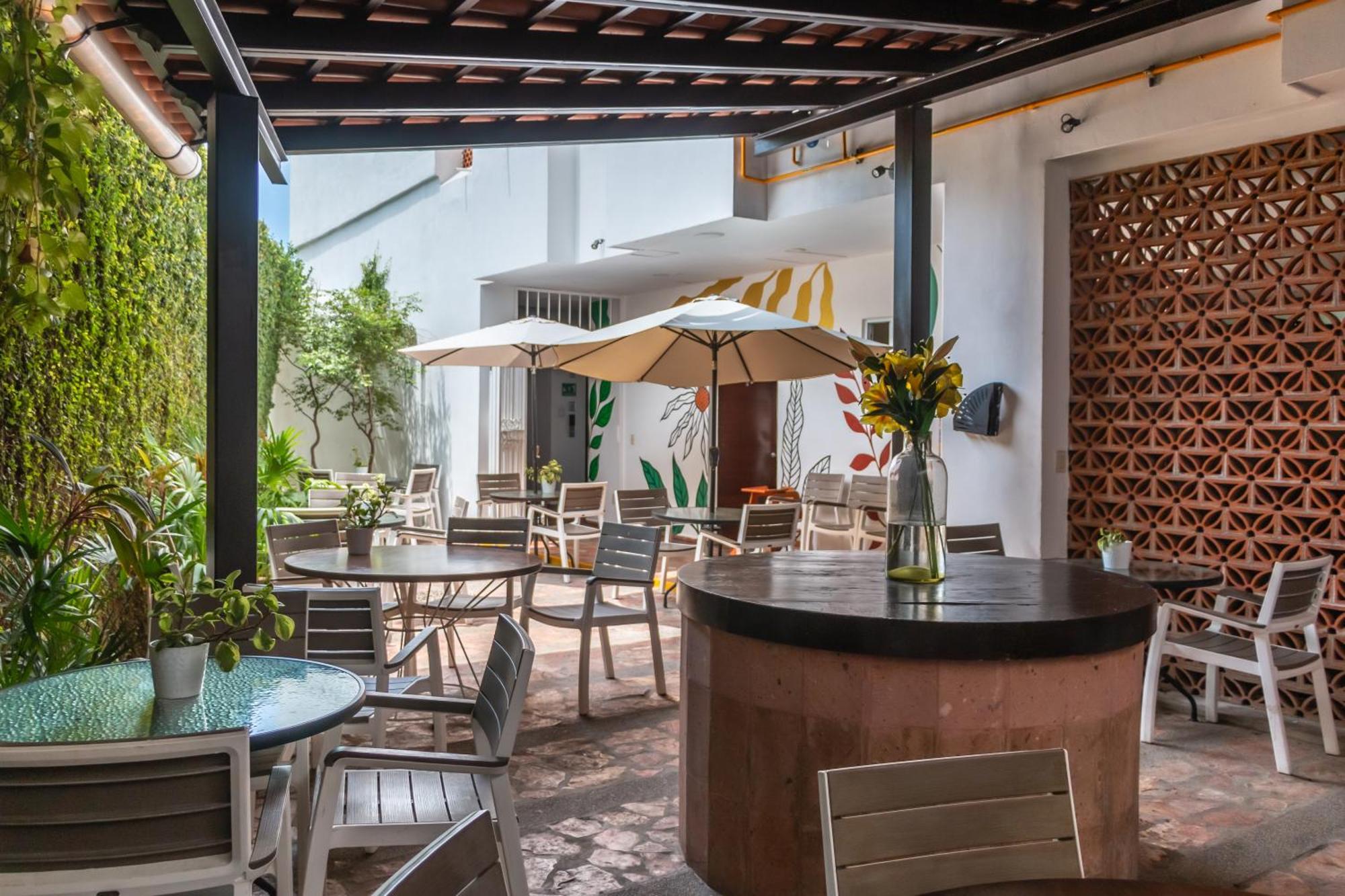 The Paramar Beachfront Boutique Hotel With Breakfast Included - Downtown Malecon ปูแอร์โตบาญาร์ตา ภายนอก รูปภาพ