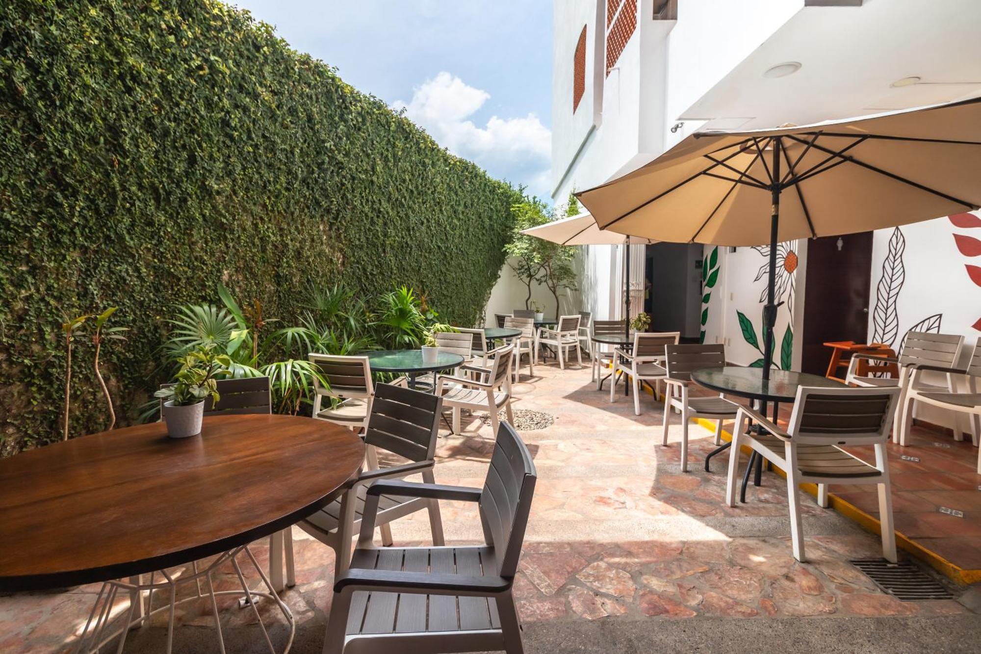 The Paramar Beachfront Boutique Hotel With Breakfast Included - Downtown Malecon ปูแอร์โตบาญาร์ตา ภายนอก รูปภาพ